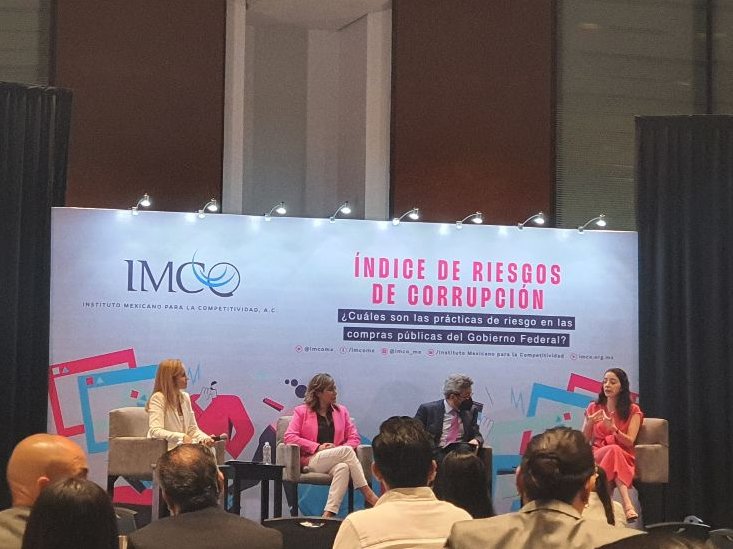 Hoy el @imcomx presentó su Índice de Riesgos de Corrupción #IRC2022,

Este trabajo es necesario porqué por lo menos 7 de cada 10 compras del gobierno federal son adjudicaciones directas.

Y lo más triste es que el INSABI, IMSS e ISSTE son de las instituciones con peor evaluación.