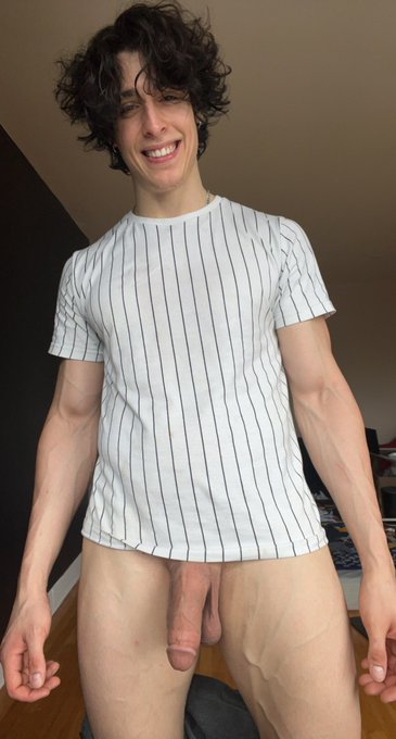 Do i look good? 👀 https://t.co/UhJ17EL3Wq