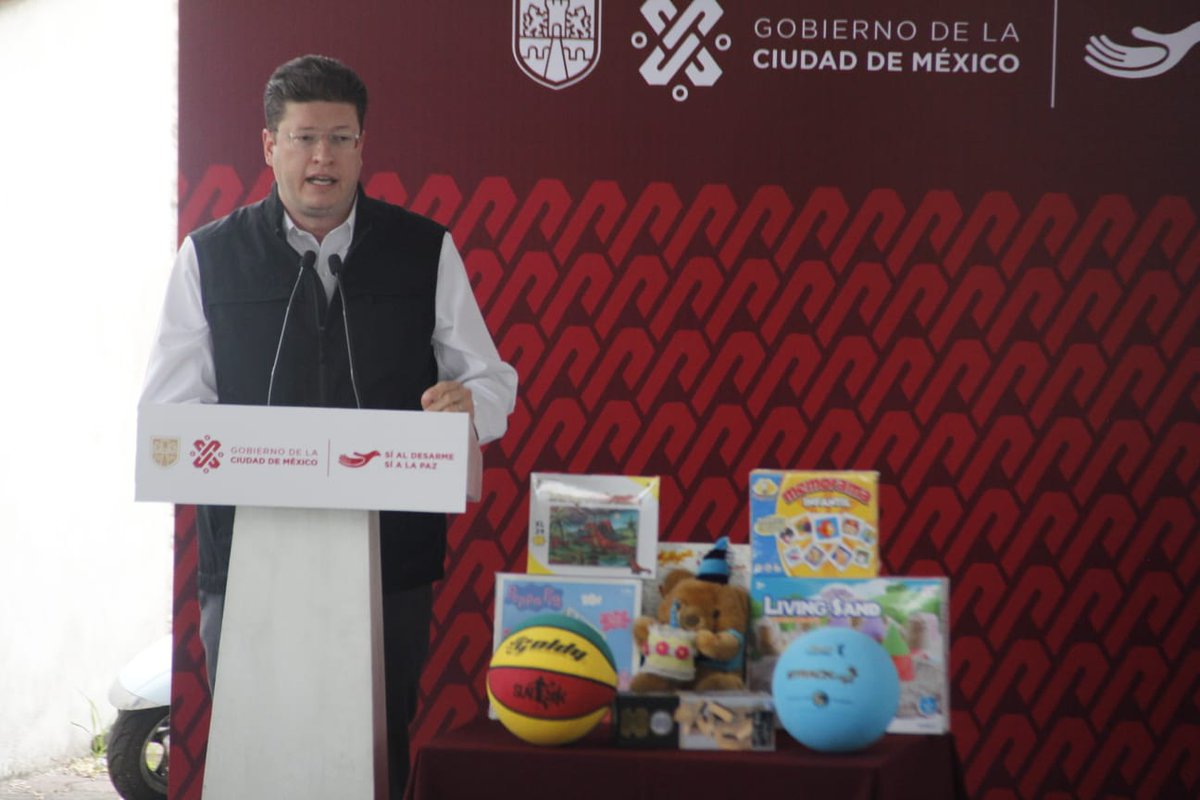 PabloVazC's tweet photo. #CiudadSegura | En representación del Secretario de Seguridad Ciudadana, @OHarfuch, participé en la inauguración del módulo del programa #SíAlDesarmeSíALaPaz 🕊 en la Parroquia de Santa María de la Natividad en @BJAlcaldia.

#JuntxsConstruyendoLaPaz
#LaMejorPolicía 👮🏽‍♂️👮🏻‍♀️ https://t.co/kieQ7JYSjA