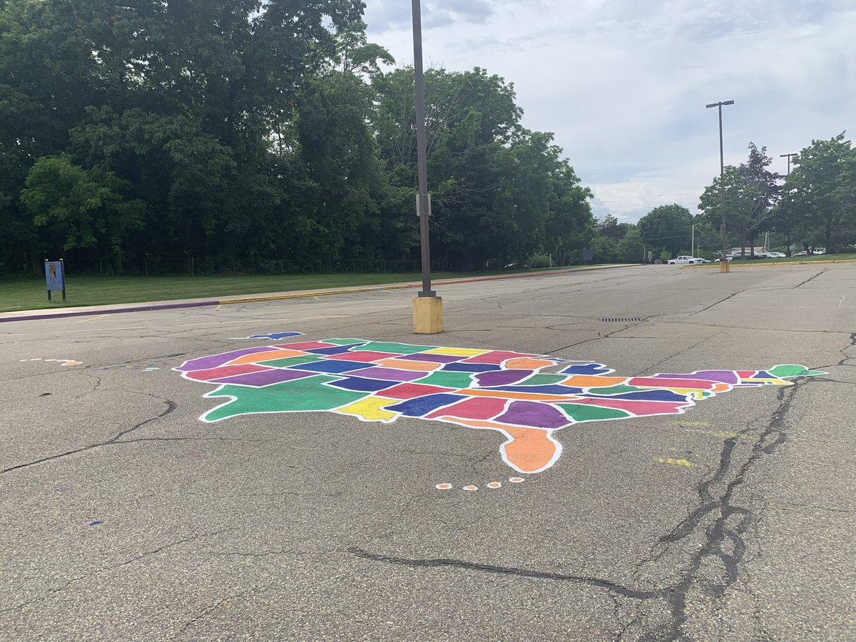 We did it! We repainted the United States. So proud of my class for coming up with this idea and working hard to finish it!  #WeAreBrookside <a href="/antoniojpepe/">Antonio J. Pepe</a> <a href="/MrsBrownBES1/">MrsBrownBES</a>