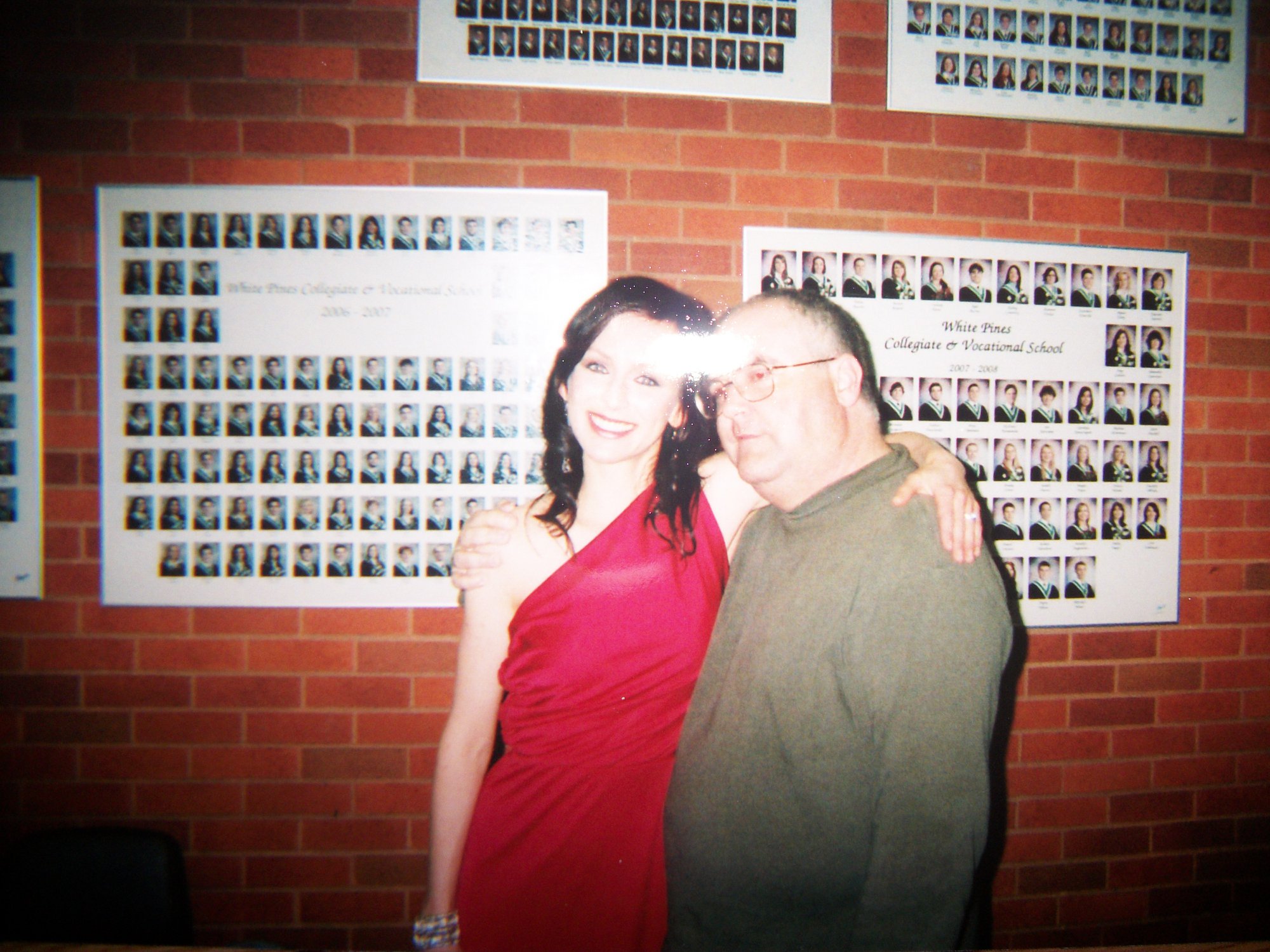 HAPPY BIRTHDAY to Canadian singer & songwriter Sarah Slean who turns 45 years old on June 21. 