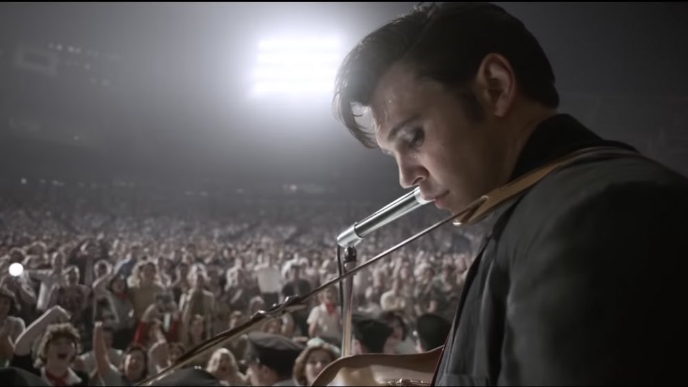 CaetanoAntho's tweet photo. #Elvis est tout simplement grandiose, Austin Butler est flamboyant dans le rôle, performance fabuleuse également pour Tom Hanks. 
La réalisation est unique et la photographie est d’une beauté 😍
Quel plaisir, et surtout quel film !
Un grand moment de cinéma. https://t.co/RLawokaNME