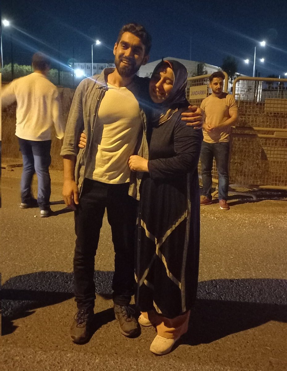 Cesur Yürek Anne <a href="/MelekCetk/">Melek Çetinkaya</a>
Oğluna kavuştu!

GECENİN DUASI: Diğer mazlum ve mağdurlar
Sevdiklerine ve Özgürlüklerine 
En kısa sürede kavuşsun!