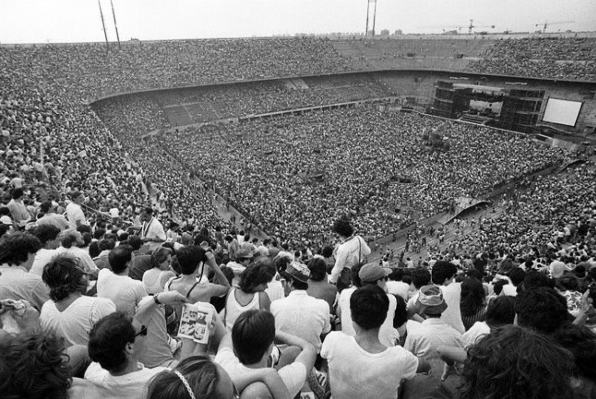 Backstreets Magazine There Are Gigs And Then There S Sansiro Which Happened On This Day In 1985 As Springsteen Met For The First Time The Mind Bending Hysteria That Passes For A