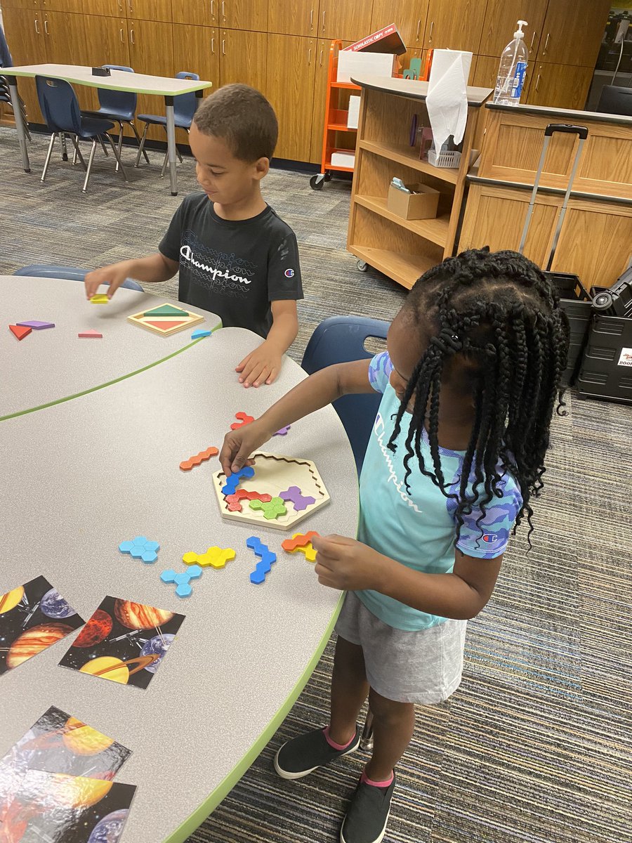 Thank you @LPDintheLMC for helping us work on our perseverance during our Puzzle Time Workshop! #WeBelieveinBRE
