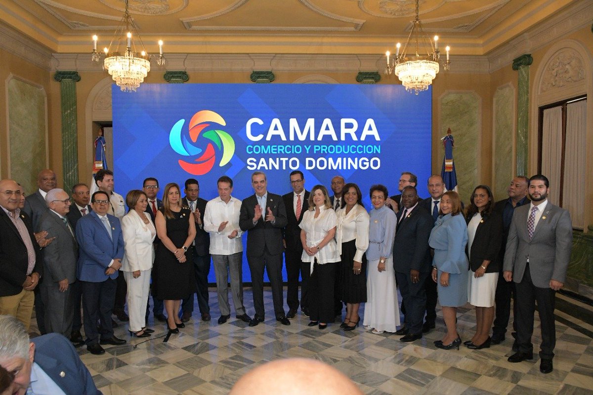 Participamos del acto, encabezado por Presidente <a href="/luisabinader/">Luis Abinader</a>, de lanzamiento de la plataforma de servicios en línea de <a href="/camarasd/">Cámara de Comercio y Producción de Santo Domingo</a>, acción que valoramos porque consolida la modernización de sectores productivos. Enhorabuena para su pdte <a href="/manuellunasued/">Manuel José LunaSued</a>, directivos y miembros! 👏