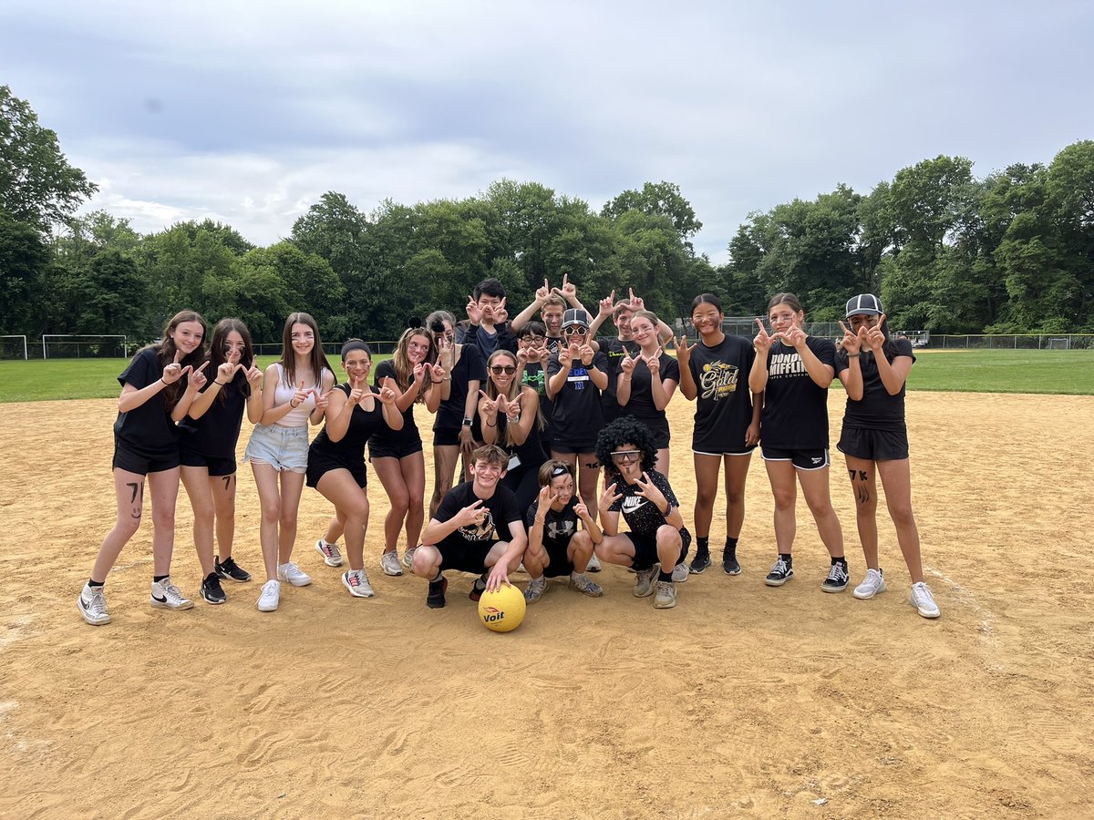 FurfaroMath's tweet photo. Going to miss this crew! Happy Last Day of School! ☀️ https://t.co/qHd14Zcla2