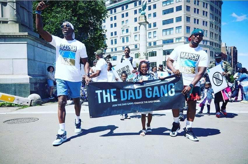 CMKevinCRiley's tweet photo. 3rd Annual #MARCHOFDADS with @TheDadGang celebrating Dope Dads’ Day and Juneteenth. 💪🏿 https://t.co/TLYwuDVNGo