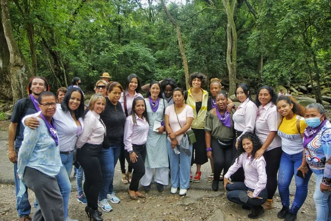 Excelente experiencia compartir con la Brigada Internacional 'Alejandra Kollontai' , recorrieron el estado y conocieron a nuestro pueblo heroico de #aragua.

@nicolasmaduro
@MinMujerVe
@Soykarinacarpio
@d_guzmanl
@ciudadmcy 
@ssppamig
@redbolivmujeres
@katianahaka 
@PartidoPSUV