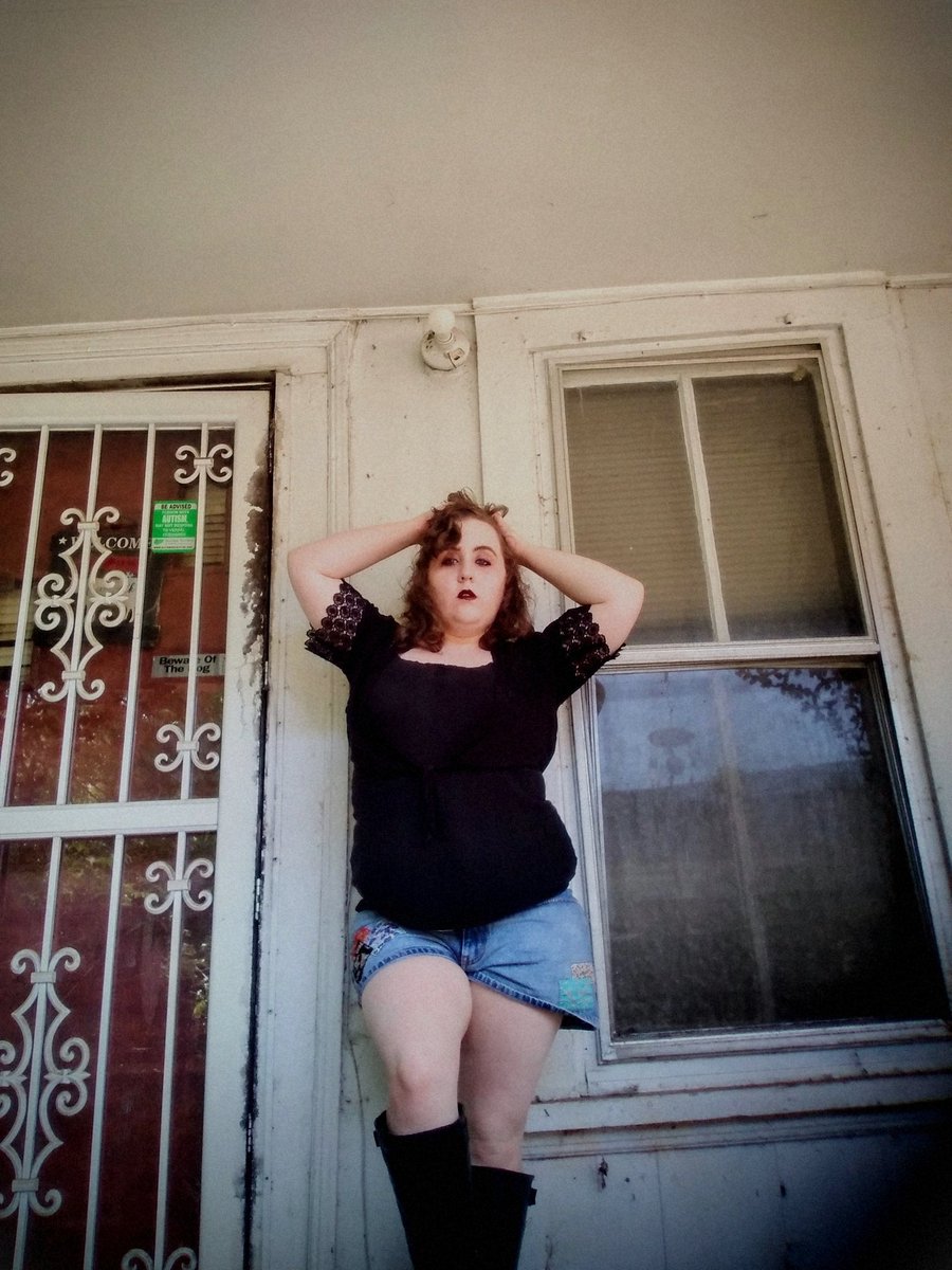 ClaymoreKay22's tweet photo. Today's Shoot:
@Walmart No Boundaries Black Lace Top, Black Spaghetti Strap Necklace
Shorts and Sunglasses were thrifted
@rampagebrand Black Riding Boots
#thriftedstyle #walmartstyle #ootd #fashioninfluencer https://t.co/FJyV5YZa96