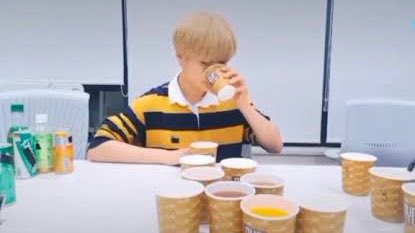 seungscience's tweet photo. in honor of skz in usa let me bring back that time jeongin was left unsupervised bc 3racha was in la and he just went and did a live trying 20 different evergy drinks https://t.co/9nJnE8P4jH