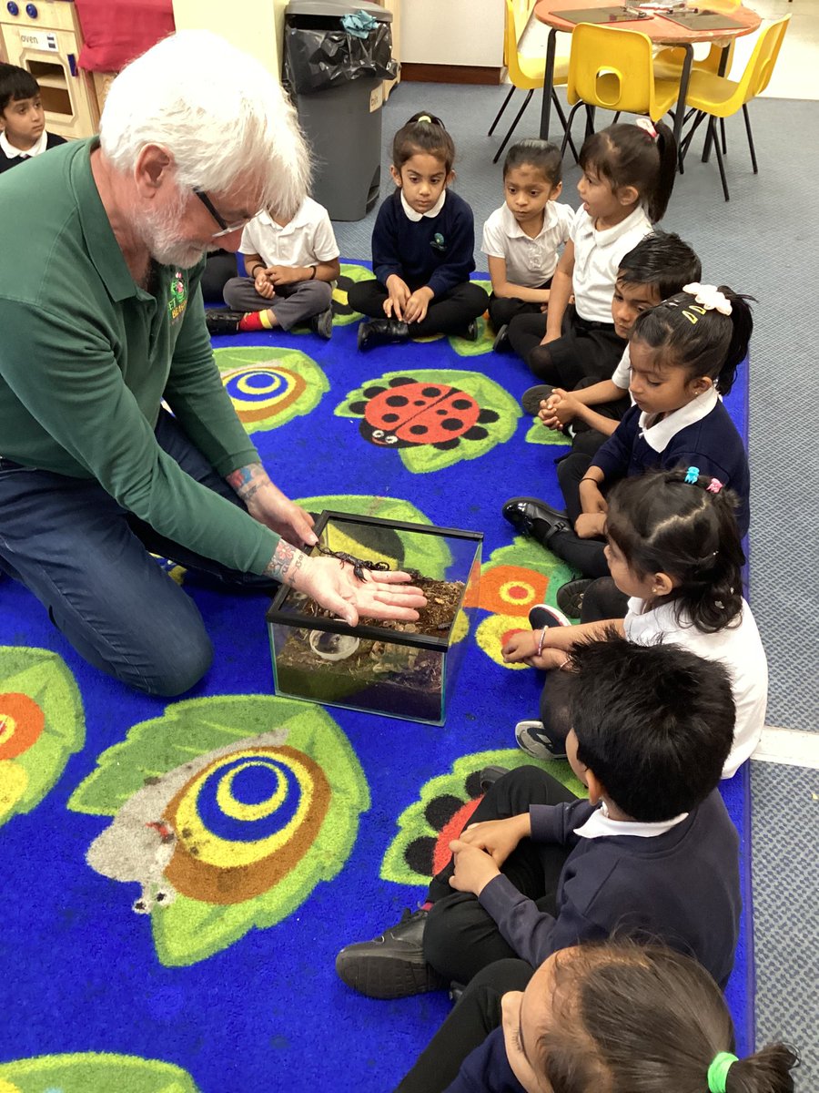 MissModi21's tweet photo. Nursery PM have been enjoying the mini beasts workshop. They looked at different mini beasts and enjoyed exploring the different textures. @AbbeyMead_TMET @MeetTheBeasts #minibeasts https://t.co/UrEWsjq3zs
