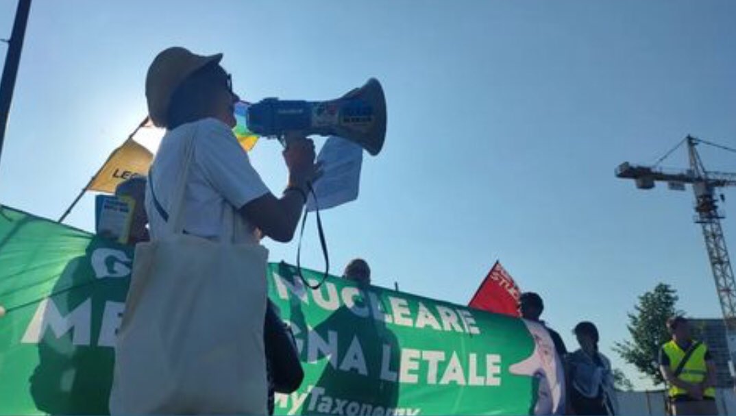 Legambiente's tweet photo. #Tassonomia, passa l'atto che include gas e nucleare 

Con il voto di oggi l’Europarlamento ha ceduto alle lobby.
Al governo italiano chiediamo di sostenere il ricorso alla Corte di Giustizia annunciato da Austria e Lussemburgo contro la proposta della Commissione

#NotMyTaxonomy https://t.co/nKIMPQOoyT