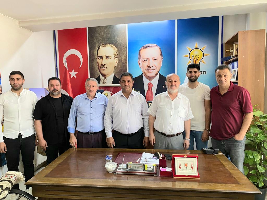 Aydın Muşlular Derneği Başkanı Orhan Aşık ve kıymetli heyetini parti binamızda misafir ettik.

Dernek çatısı altında ilimizi Aydın'da temsil eden kadirşinas Muşlu hemşerilerime teşekkür ediyor, çalışmalarında kolaylıklar diliyorum.