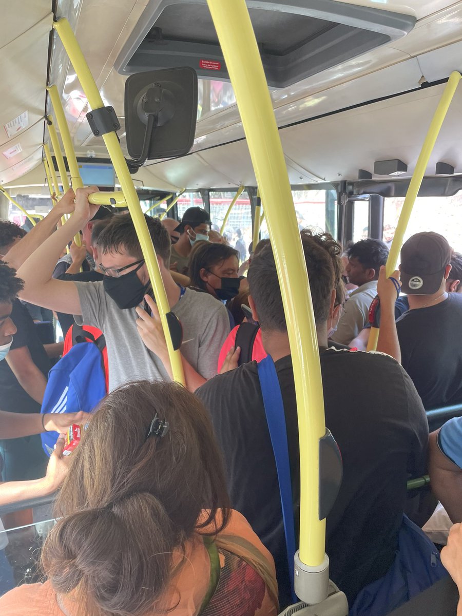vickyeliasr's tweet photo. Me parece indignante que los autobuses a plena hora de la tarde, ósea las 18h de la tarde de ayer 6 de julio y de todos los días vayan siempre fuera de horario, con retrasos o ni siquiera pasen. Me parece una vergüenza tener que ir así.
@AjuntamentGava @avanzaenBCN @AjSantBoi https://t.co/qdPVR0Otcz