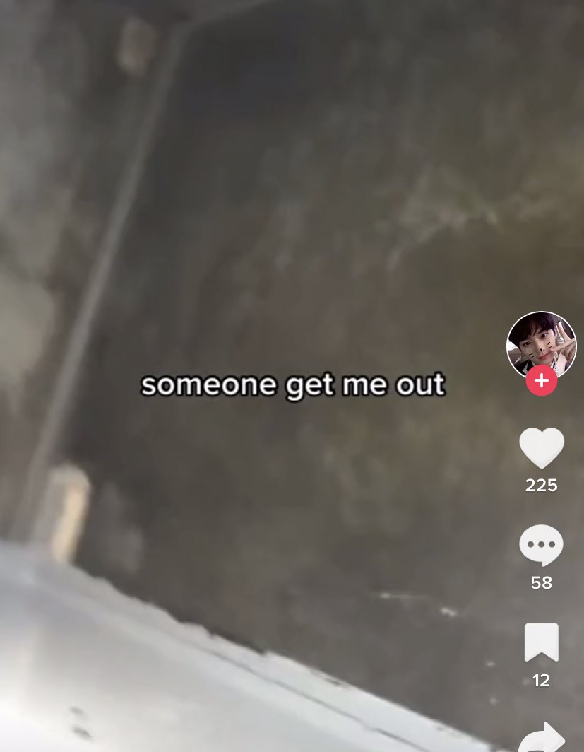 vyntage_lix's tweet photo. WHY ARE TWO LEEKNOW STANS IN JAIL HELP https://t.co/xI9UoX7KTe