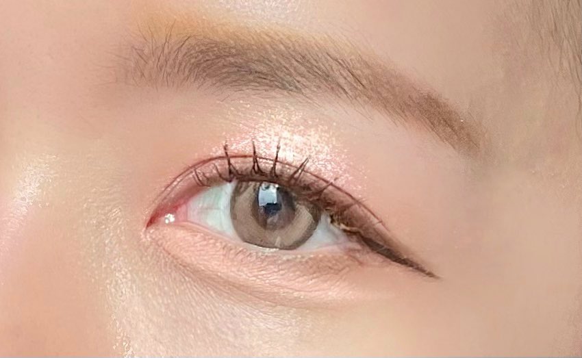 ttarntalzonel's tweet photo. จะลุคเกาหลีก็ต้องมีดอลลี่อายนะเออ นี่ลองBbia ตัว Last Contour pen eyeliner สีไม่เข้มเกินไปเป็นเงาสวย ติดทนด้วย ส่วน Last Powder Pencil เราใช้เบอร์ 01 เนื้อดีมากนุ่มลื่นแต่สักพักสีจะแห้งติดผิวเลย ตาดูมีอะไรขึ้นเยอะเลิฟมาก🫶🏻💕 #ดีบอกต่อ https://t.co/X2aqfZV1ua