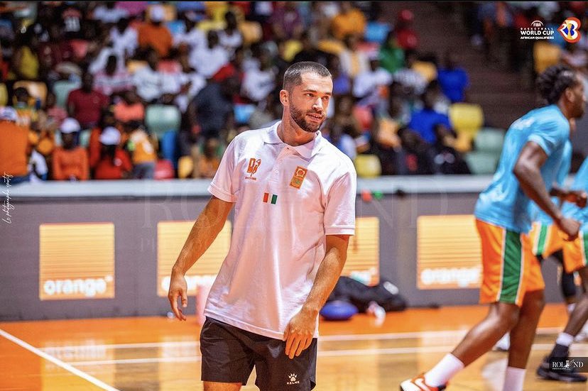 RomainLecomteNm's tweet photo. Merci Abidjan ! 🧡  Merci pour tout l’amour, le soutien et la bienveillance que vous nous avez transmis. Vous êtes les meilleurs. Toujours en route pour la Coupe du Monde, avec vous, pour vous ! 🐘🇨🇮 https://t.co/QPTNQvTezi