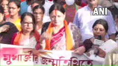 #Kolkata, #WestBengal | #BJP's #SuvenduAdhikari, #AgnimitraPaul and others hold 'padyatra' to mark the birth anniversary of #SyamaPrasadMukherjee