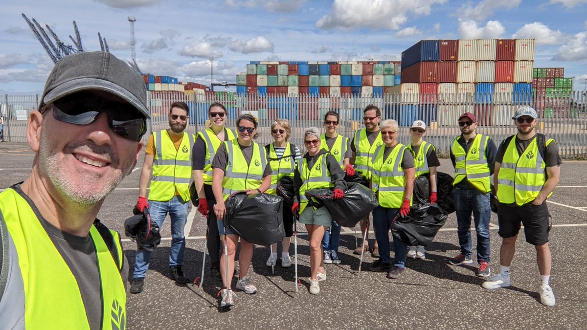 Suffolk_Enviro's tweet photo. 💙 Beach Clean 💙

🌊 Last Saturday we had our first beach clean of 2022! We were in Felixstowe to aid the Clean Beaches Project, which runs from July 1st to July 7th. The team put in an amazing effort collecting lots of litter and definitely earned their fish &amp; chips! 🐚 https://t.co/ieF7Nc1Otd