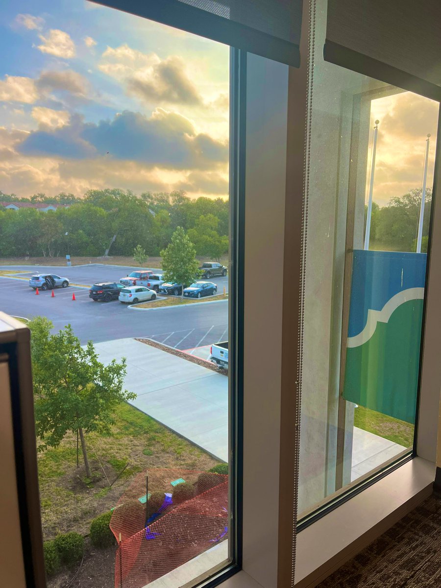 210StacyY's tweet photo. Another beautiful day working for the best.
#Almost20Years https://t.co/72caJgtCOF