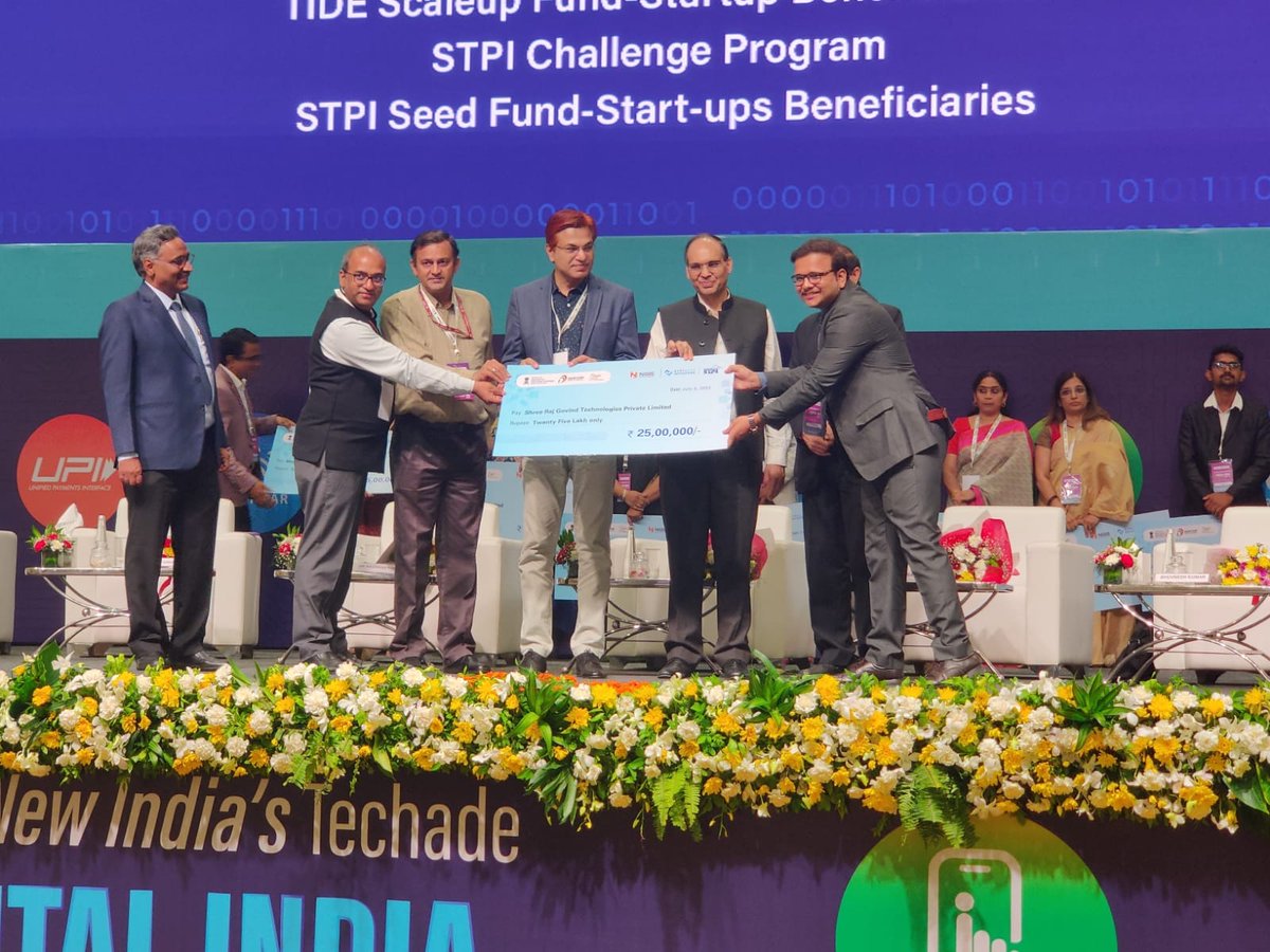 Congratulations to  @SRGTechnologies a #startup with 
@STPI_NGIS Jaipur for receiving the STPI seed fund during #DIW2022, at Gandhinagar Gujrat.
#STPIINDIA  @arvindtw @paritoshd123