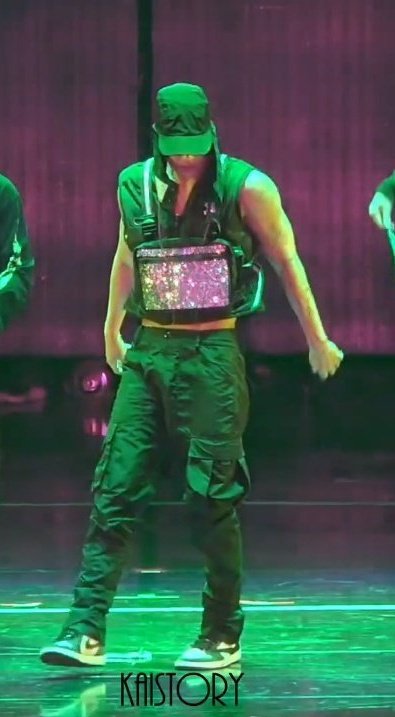 jongin in this outfit