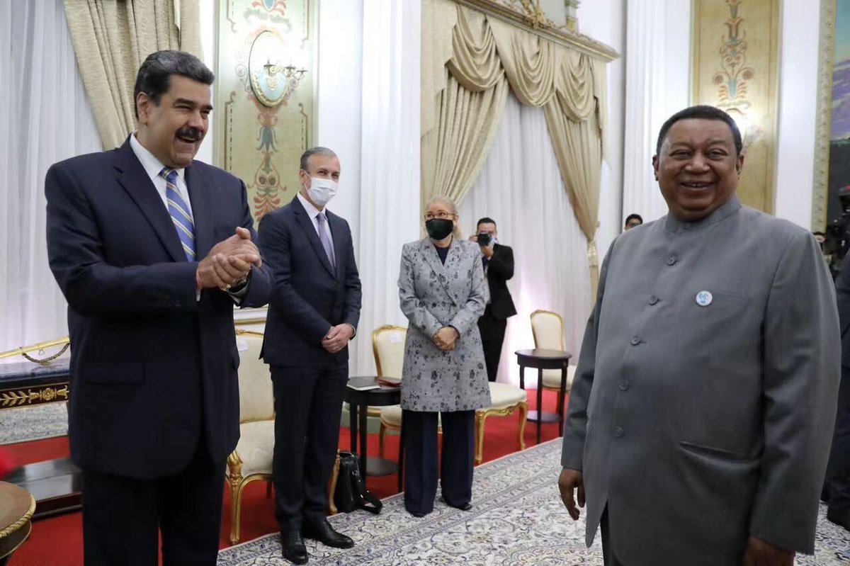 TareckPSUV's tweet photo. Es lamentable la partida física de nuestro hermano Mohammad Barkindo. En momentos difíciles y de incertidumbres para la humanidad y la industria energética mundial, su sabiduría y liderazgo fueron determinantes frente a esas situaciones. La OPEP ha perdido un GRAN SER HUMANO!! https://t.co/JM7VHRXquA