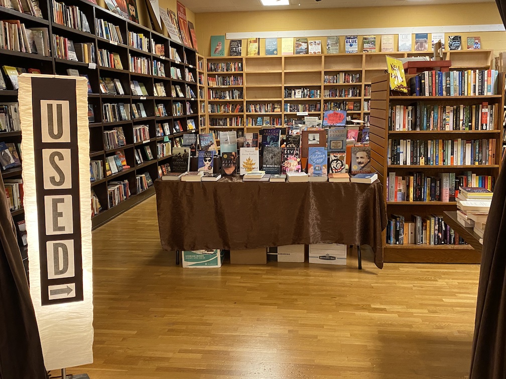 mattbrowning's tweet photo. A vast selection of new and used books, an active event space and a membership program providing excellent perks has made @FlyleafBooks in Chapel Hill, North Carolina, a community staple for over a decade. https://t.co/t4tbVimZWF #BookstoreExplorer #Books #Bookstore #Bookstores https://t.co/R0U32a0502