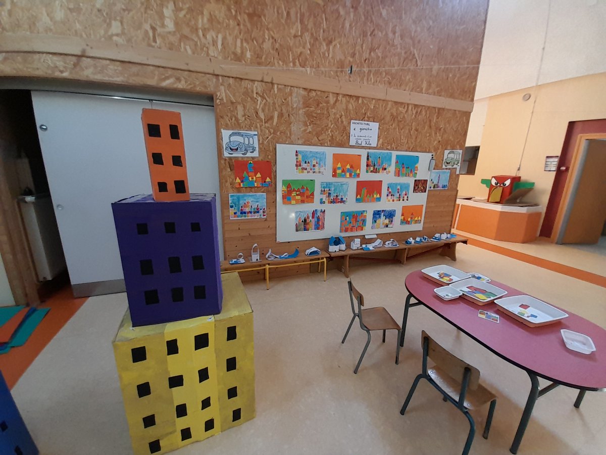 PoitiersNord86's tweet photo. Découverte de l'exposition "Architecture, urbanisme et maternelle" à l'école T.Lainé de Dissay. Valorisation des productions réalisées dans les différents domaines d'apprentissage. Un projet au service de la réussite des élèves 👏👏 aux élèves et aux P.E pour leur investissement! https://t.co/ayt0lEUK0z