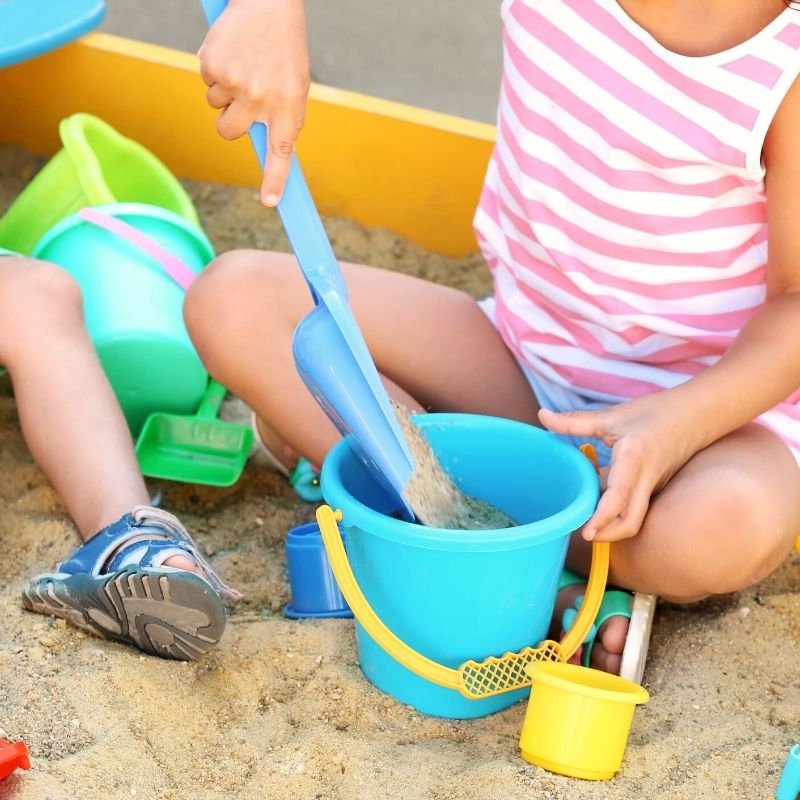 'The kids are finally out of school as summer vacation has arrived, and that means one thing – more family time!'
#sandboxforkids #kidssandbox #sandplay #crabbiesandbox #turtlesandbox 
enviromom.com/crabbie-sandbo…