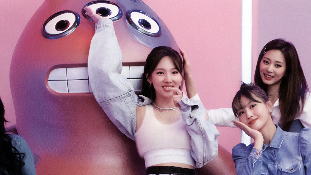 nicoandy724's tweet photo. お姉ちゃんのお下がりを着る #TWICE  公式弟ピリクスさん

ナヨン🐰　ワルツ VTR（2021.12）
ピリ🐥　CIRCUS（2022.06）

#StrayKids #MANIAC #CIRCUS #MANIAC_SKZ #SKZ_CIRCUS #PopPopPop #IM_NAYEON #POP #noproblemfeat_felix https://t.co/FAPUo8RxHt