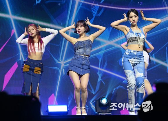Seven_Reemaurr's tweet photo. Cung yang nggak sabar liat mv loveade!!! Koreo nan kiyowo, fresh dan sexy bersatu😆😆🍹🍹

LOVEADE OUT NOW
#SummerVibewithVIVIZ
#비비지랑_러브에이드_한잔
@VIVIZ_official https://t.co/WquU8KuxAV