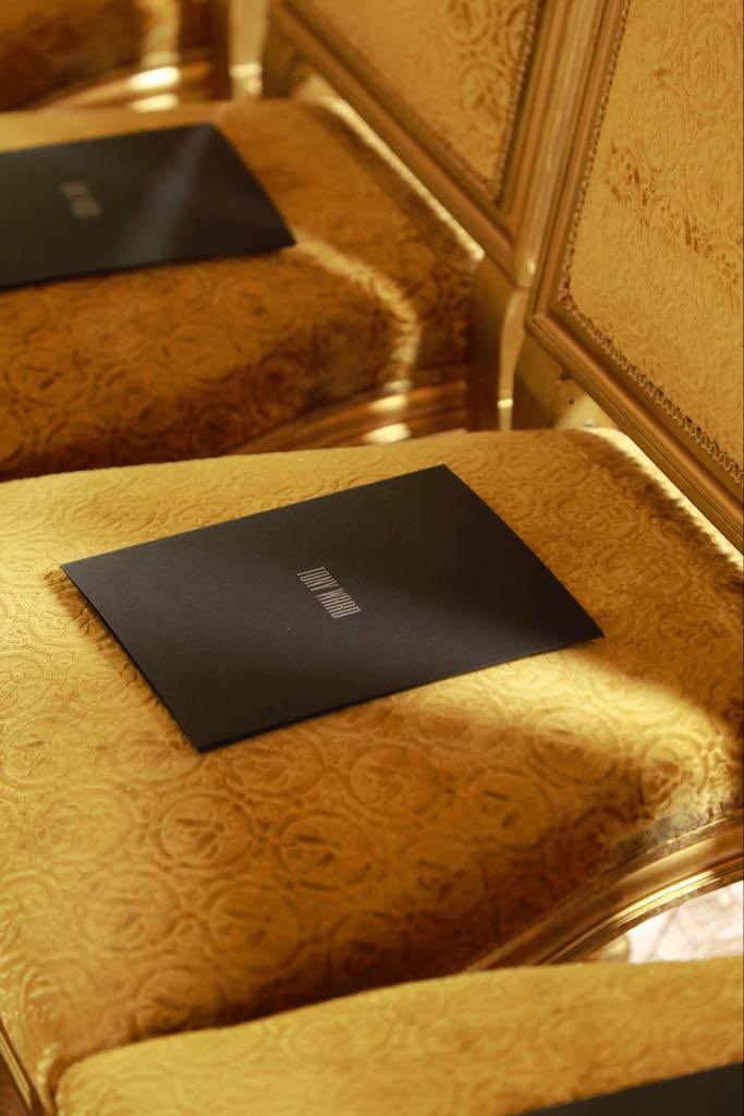 TONYWARDCOUTURE's tweet photo. The prestigious Parisian hotel @ShangriLaParis for the #TonyWardCouture Fall-Winter 2022/23 show that took place on July 4 #FlowingLines https://t.co/4l7eq5k61s