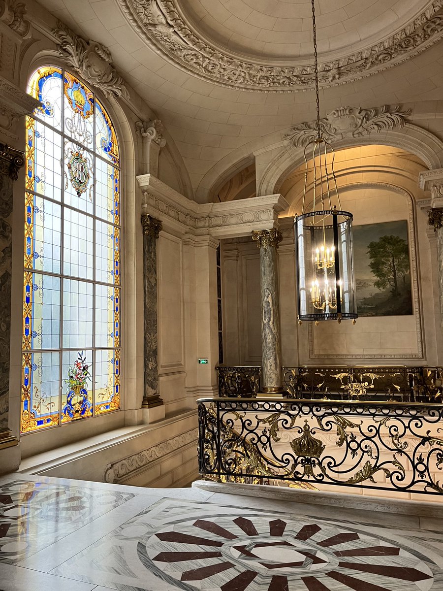 TONYWARDCOUTURE's tweet photo. The prestigious Parisian hotel @ShangriLaParis for the #TonyWardCouture Fall-Winter 2022/23 show that took place on July 4 #FlowingLines https://t.co/4l7eq5k61s