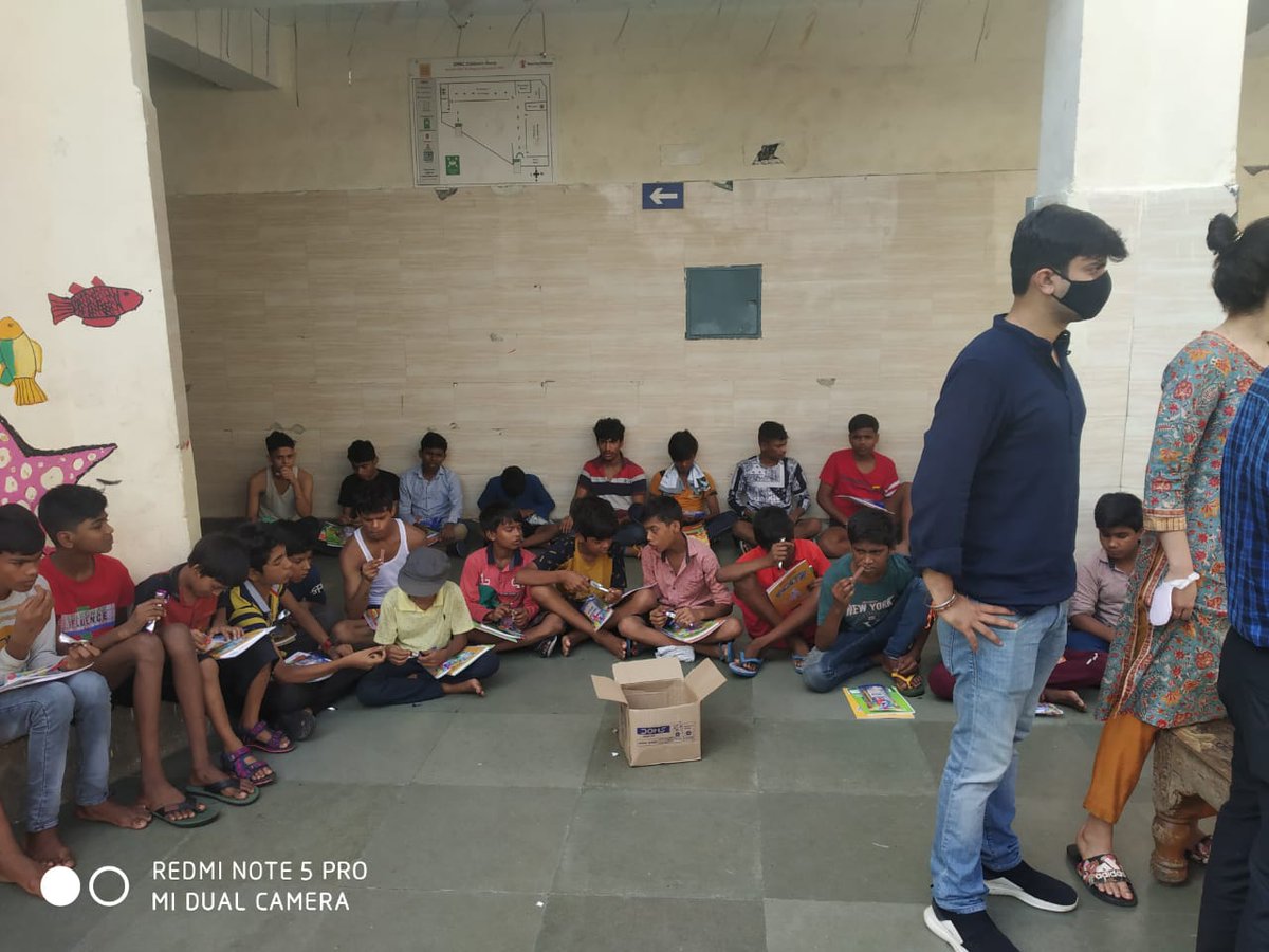 hands_thathelp's tweet photo. Another Successful Donation Drive at Salaam Baalak Trust(DMRC Children Home)
We Distributed Geometry Kit📐,Colors🖍️🖌️, Chocolates 🍫,Notebooks📘 and Clothes To The children . It was Indeed a Soul Satisfying experience ☺️💫💜.@GurukoolM @Mamc_ama @Neelam21183701 @MamcRda @CMODelhi https://t.co/Z23iXXU3lu