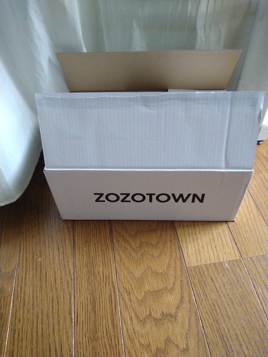 gG2sEDpZ1D72YIt's tweet photo. 白い箱届きました。
よろしくお願い申しあげます！
#ZOZOSALE箱CP https://t.co/FV9nwtmYQs
