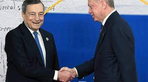 BlobRai3's tweet photo. "SCURDIAMOCE" 'O PASSATO...
"Da ‘dittatore che ci serve’ a ‘Turchia partner e amico’: Draghi vola ad Ankara e firma 9 accordi con Erdogan. I #curdi:( Occidente ci ha dimenticati, ha scelto gli affari' ". (Il Fatto Quotidiano).
Alle 20.00 su #Rai3 la nuova puntata di #Blob.. https://t.co/YkOg6k9Dq0