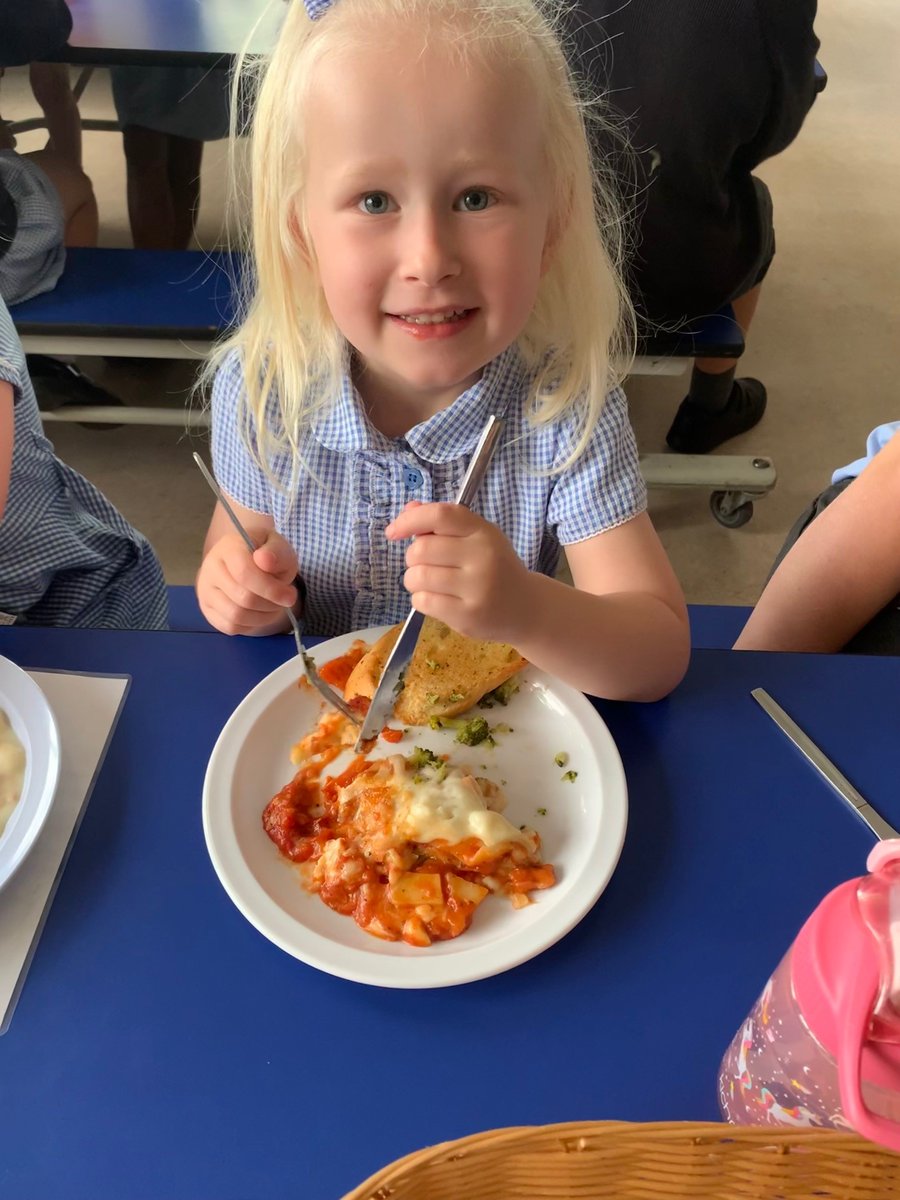 It was lovely to visit <a href="/RaucebySch/">Rauceby School</a> during lunch yesterday - the vegetable lasagne was a big hit with the children 😀😀
🥦🥬🥒