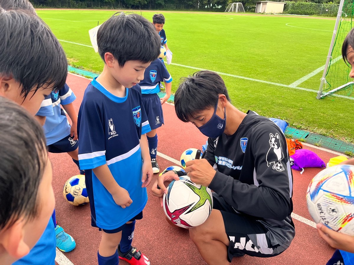 横浜fc 公式 横浜fc秋田 19 00k O 本日は三ツ沢補助陸上競技場で元横浜fc選手で現在 横浜fcアカデミー スタッフとして活躍している 野崎陽介 コーチ 田所諒 コーチがスクール生に向けてクリニックを開催しました Yokohamafc 横浜fcサッカー