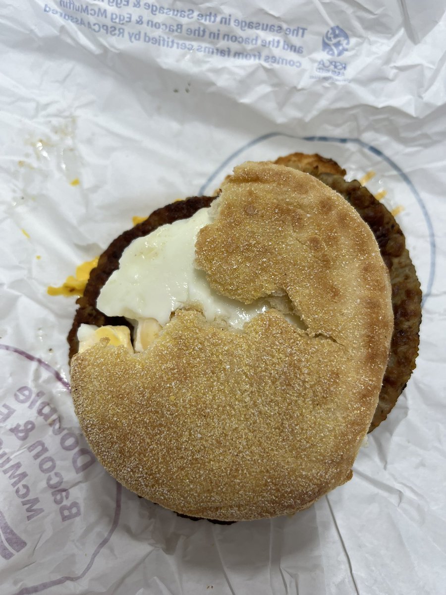 Lynzyjc's tweet photo. @McDonaldsUK I think you need to have a word with your Dartford staff as they keep nibbling the muffins - this is 2 different meals! https://t.co/wXt8tzDXcg