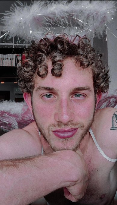 1 pic. Vi ricordo che se volete trovare un po' di porchate senza censura entrate sul canale telegram