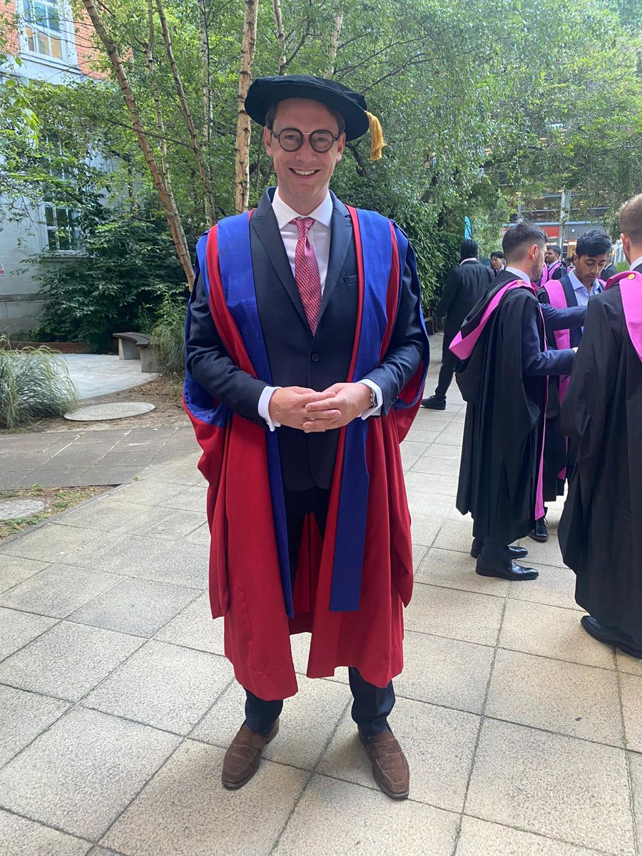 Must read: a brilliant 🧵 of top tips for PhD students ⬇️
Congratulations @marcomzv 👏🎓