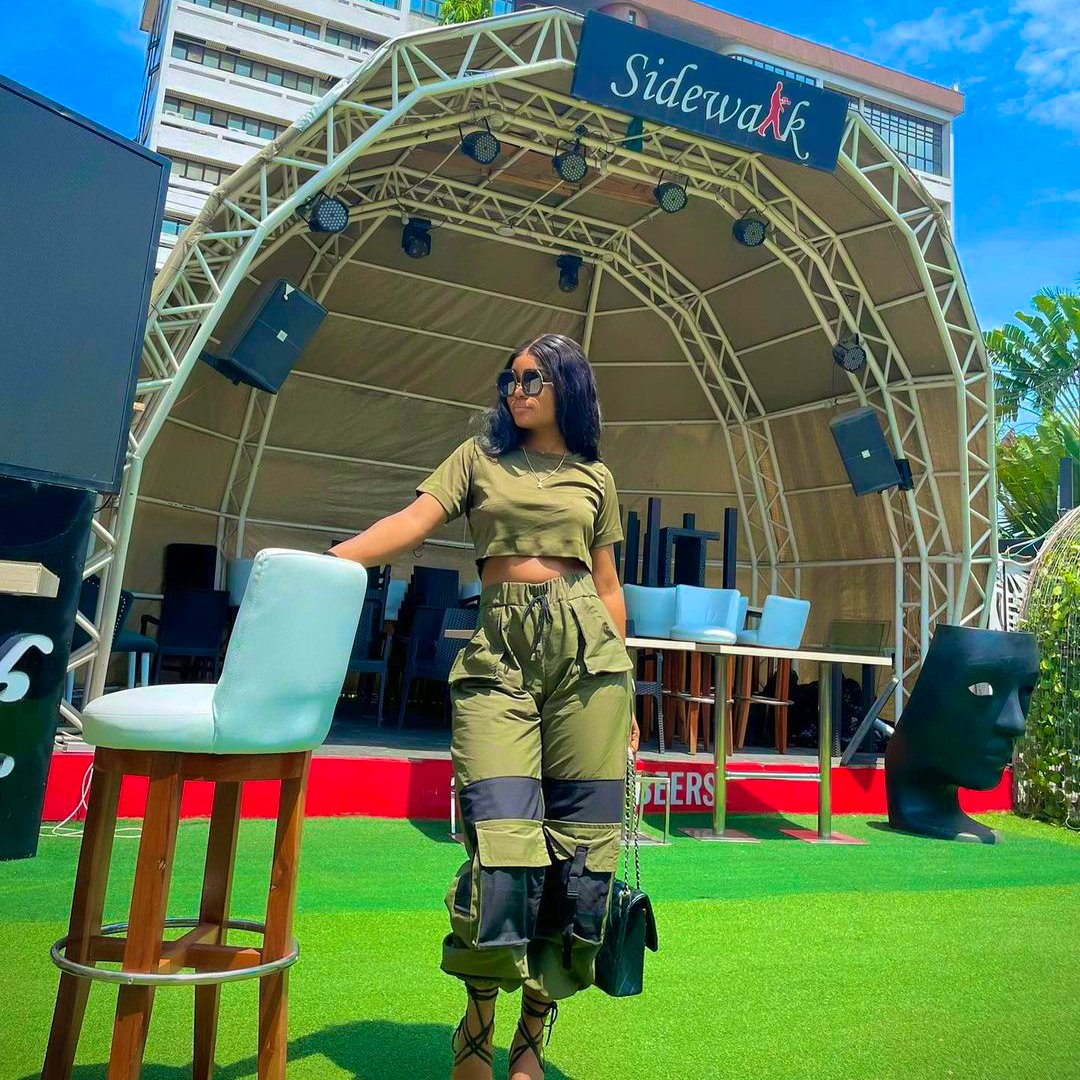 SidewalkVi's tweet photo. Come drench in the mesmerizing beauty of our spot and the vibrancy of our customers.
Tag your WCW to this post.
π· @anaekwe_chinaza7
Visit us today - 23 Sanusi Fafunwa Street Victoria Island
#SidewalkVI #BarInLagos #wcw #Cocktail #Mocktail #Smoothies https://t.co/WlAwddM31P