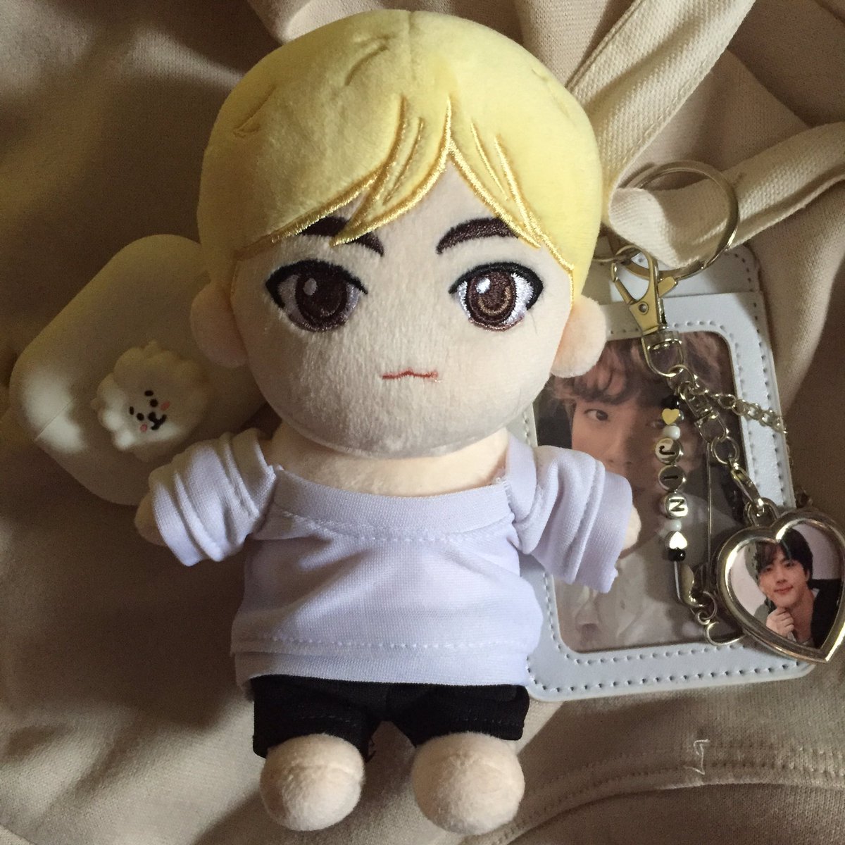 voomail's tweet image. wts lfb bts ph only 

tinytan jin 15 cm doll — ₱500 PAYO
✶ onhand ready to ship
✶ with free white shirt (black shorts not included)

mop: gcash
mod: sco (ggx courier only) 

☻ jin plush toy 15cm