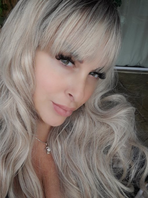 Loving my new blonde https://t.co/RGLZ3Mxoj3