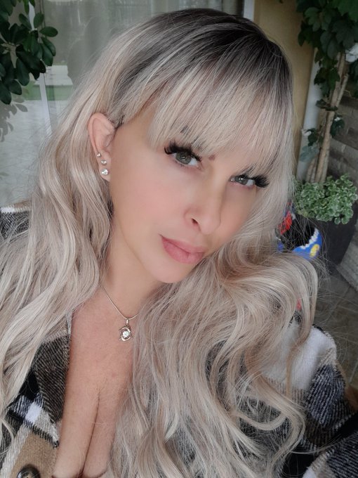 Loving my new blonde https://t.co/RGLZ3Mxoj3