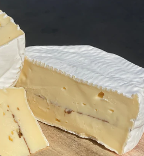 🧀Truffled Cow is a truly droolicious #cheese!
Paul &amp; Kerry from Nimbin Valley Dairy have taken their already amazing Tintenbar Triple Cream &amp; added a layer of West Australian #truffle🤤
Find it in the July Therapy Box - ready for dispatch on 11th July💛👇
cheesetherapy.com.au/products/the-t…