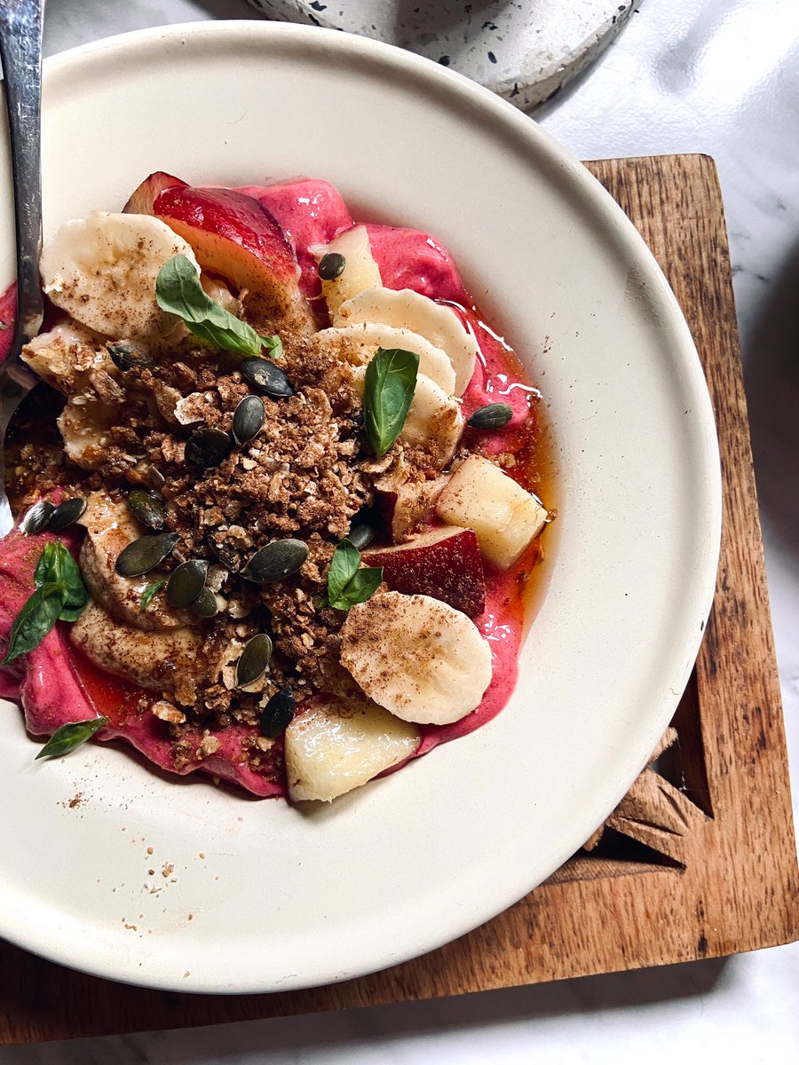This smoothie bowl was insanely good … basically an entire (small) punnet of raspberries, which I froze last night along with 1 small banana. I then blitzed it with a little dairy free yogurt (&amp; vegan collagen) until smooth and topped with homemade granola, fruit, pb etc. ✨
