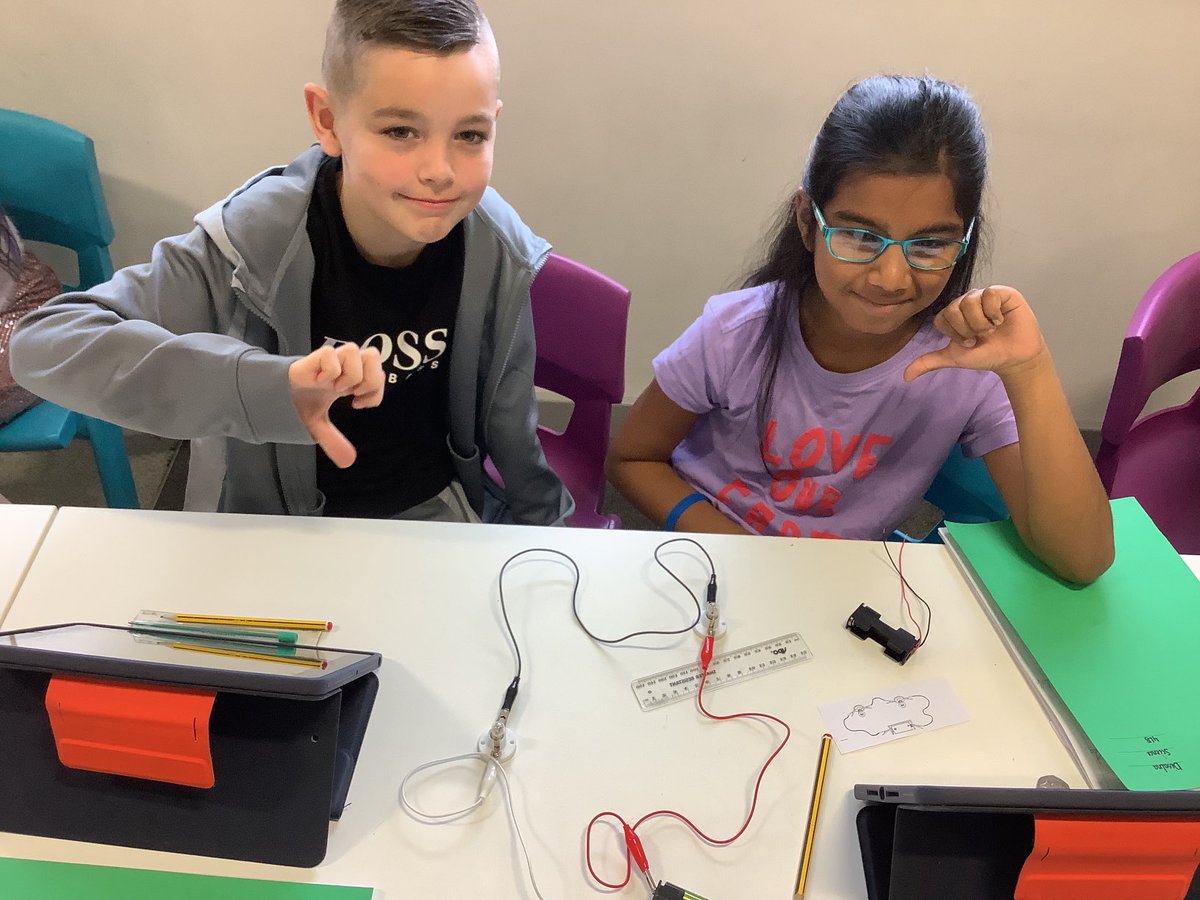 OABroadoak's tweet photo. 4LB are testing their predictions for a given circuit example. #incompletecircuit #completecircuit #sciencecanbefun y4 https://t.co/Xqd9gVwUqW